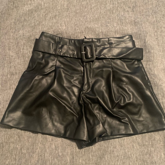 SOLD. Zara faux leather shorts with belt - Picture 2 of 3